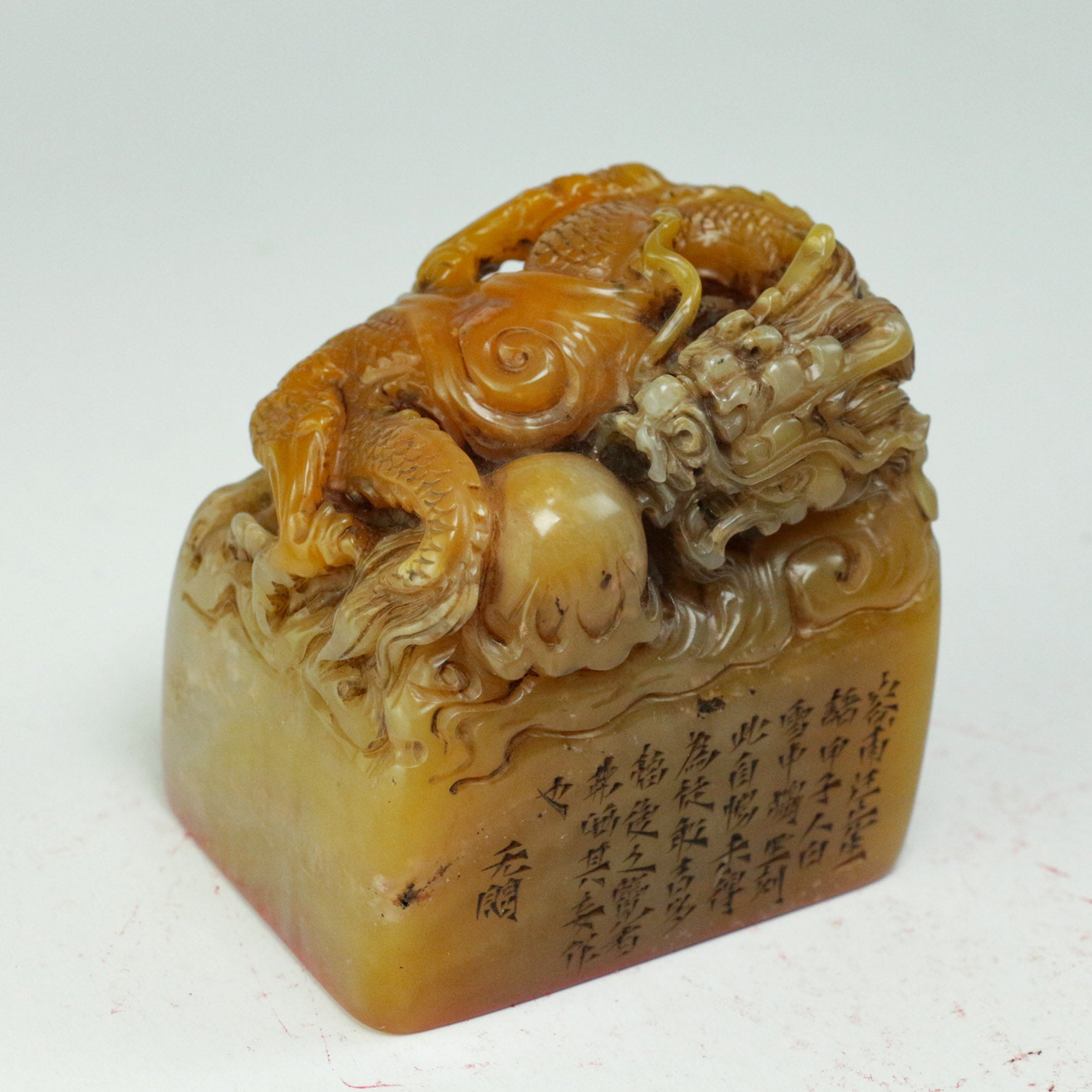 Sit quietly and reflect on your own faults; refrain from gossiping about others Seal - 靜坐長思己過  閑談莫論人非 印章